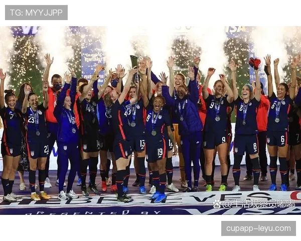 中超激战正酣:球员交锋亮眼,赛季最佳之争悬念迭起 中超激战正酣:球员交锋亮眼,赛季最佳之争悬念迭起