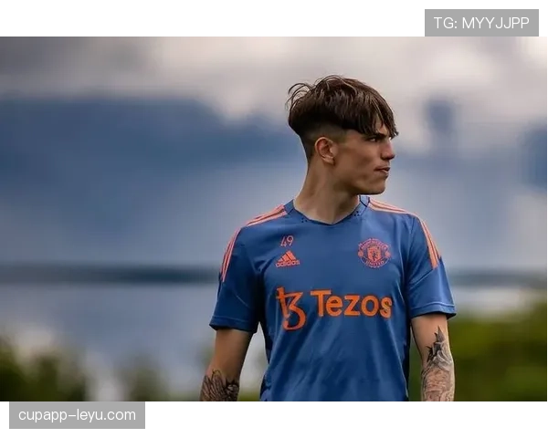 滕哈赫控球哲学重燃球队进攻火力，状态回暖引关注