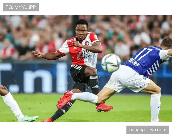 阿劳霍本赛季防守表现稳健，影响力持续提升