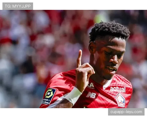 乔纳森·戴维 vs 拉卡泽特：技术型前锋的不同答案