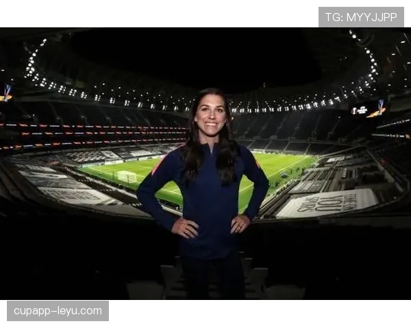 亚历克斯·摩根赛场上拼命，私下却一个月花钱堪比小富婆，真是反差太大了！