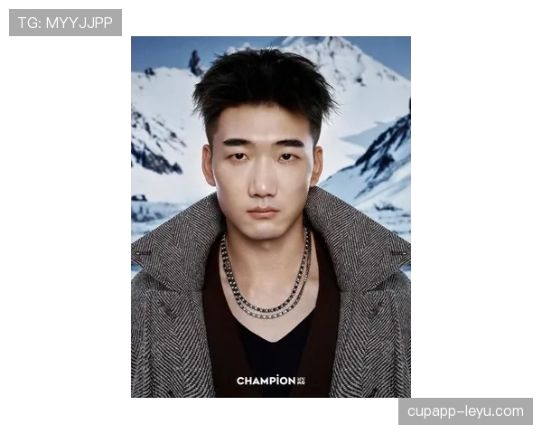 高亭宇最新生活照一刷，豪宅背景把我年薪瞬间打回原点——这生活我看不懂