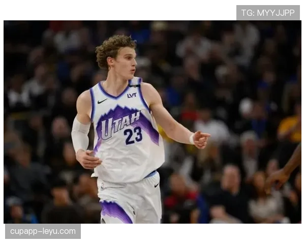 布泽尔低位强打效率提升，改变爵士内线进攻结构