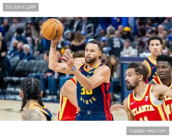 特雷·杨突破拉开队内得分差距 提升关键时刻主导力